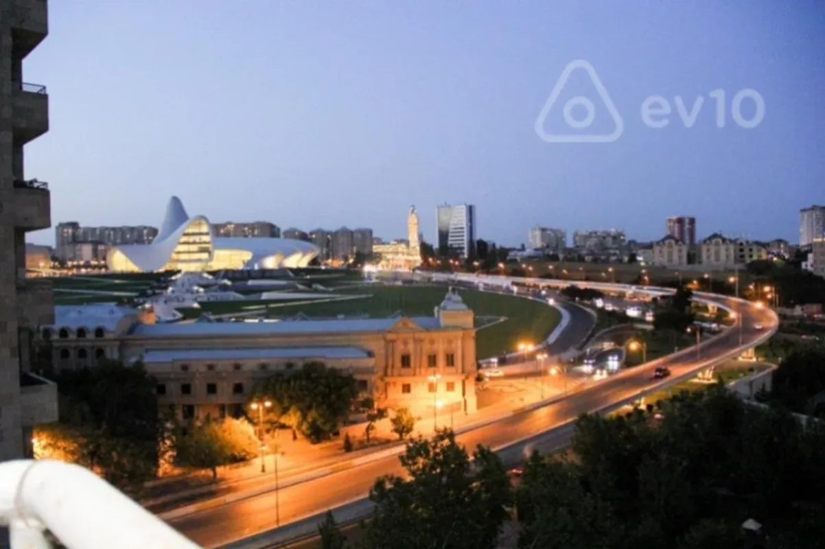 Kirayə verilir 3 otaqlı yeni tikili 155 m²