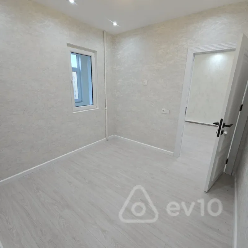 Satılır 2 otaqlı köhnə tikili 42 m²