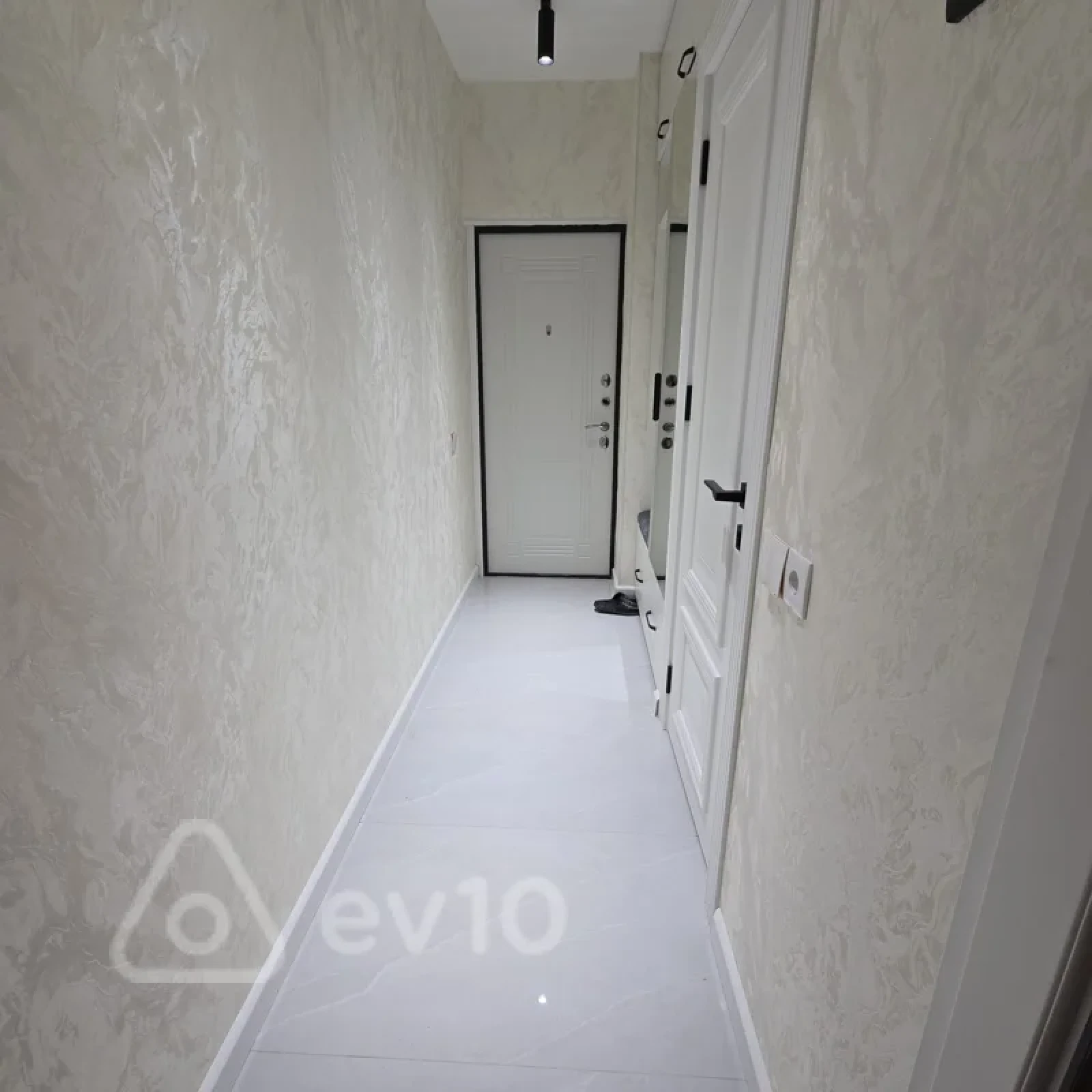 Satılır 2 otaqlı köhnə tikili 42 m²