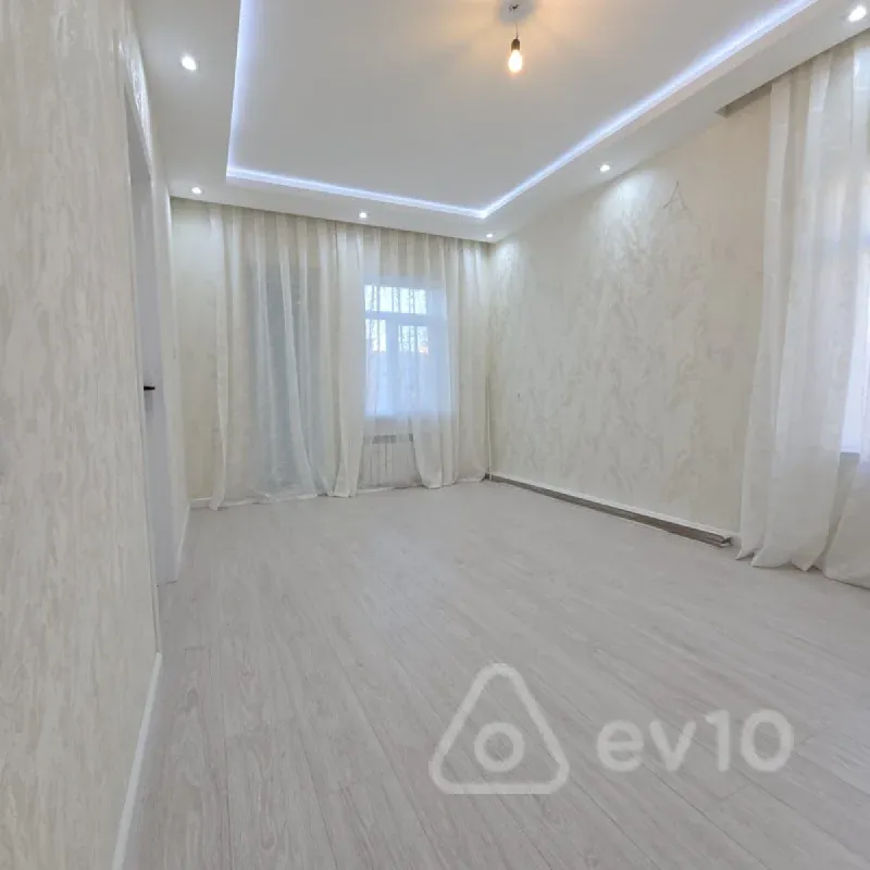 Satılır 2 otaqlı köhnə tikili 42 m²