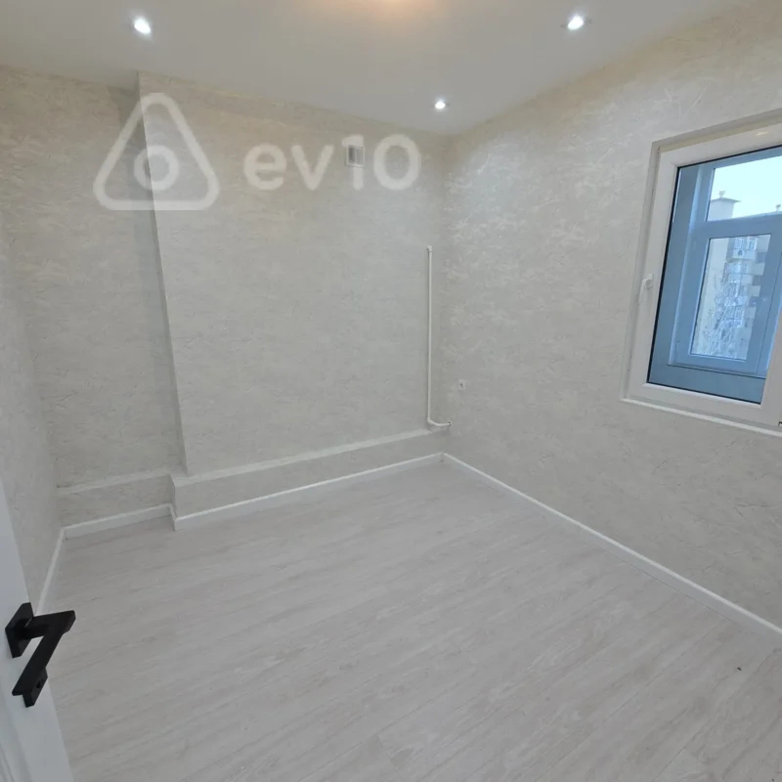 Satılır 2 otaqlı köhnə tikili 42 m²
