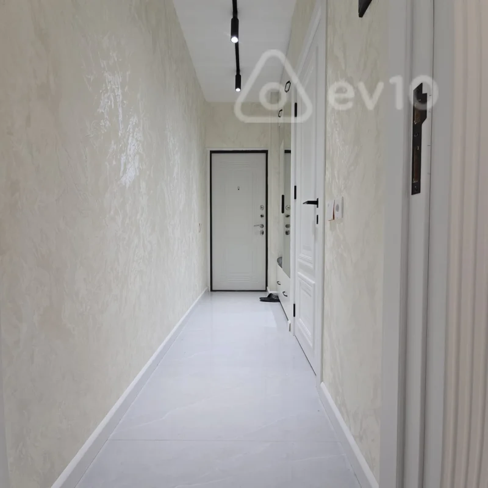 Satılır 2 otaqlı köhnə tikili 42 m²