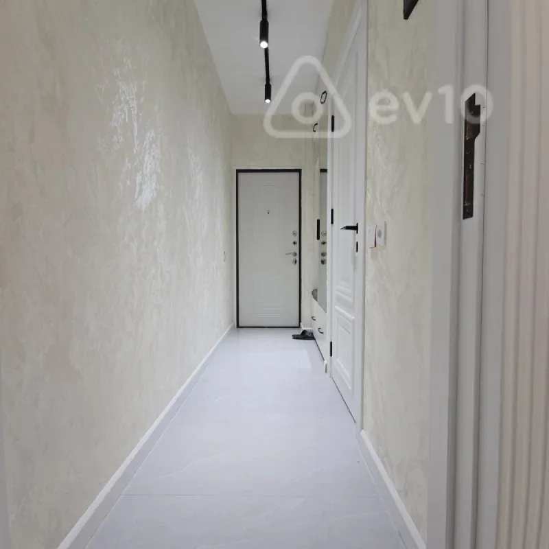 Satılır 2 otaqlı köhnə tikili 42 m²