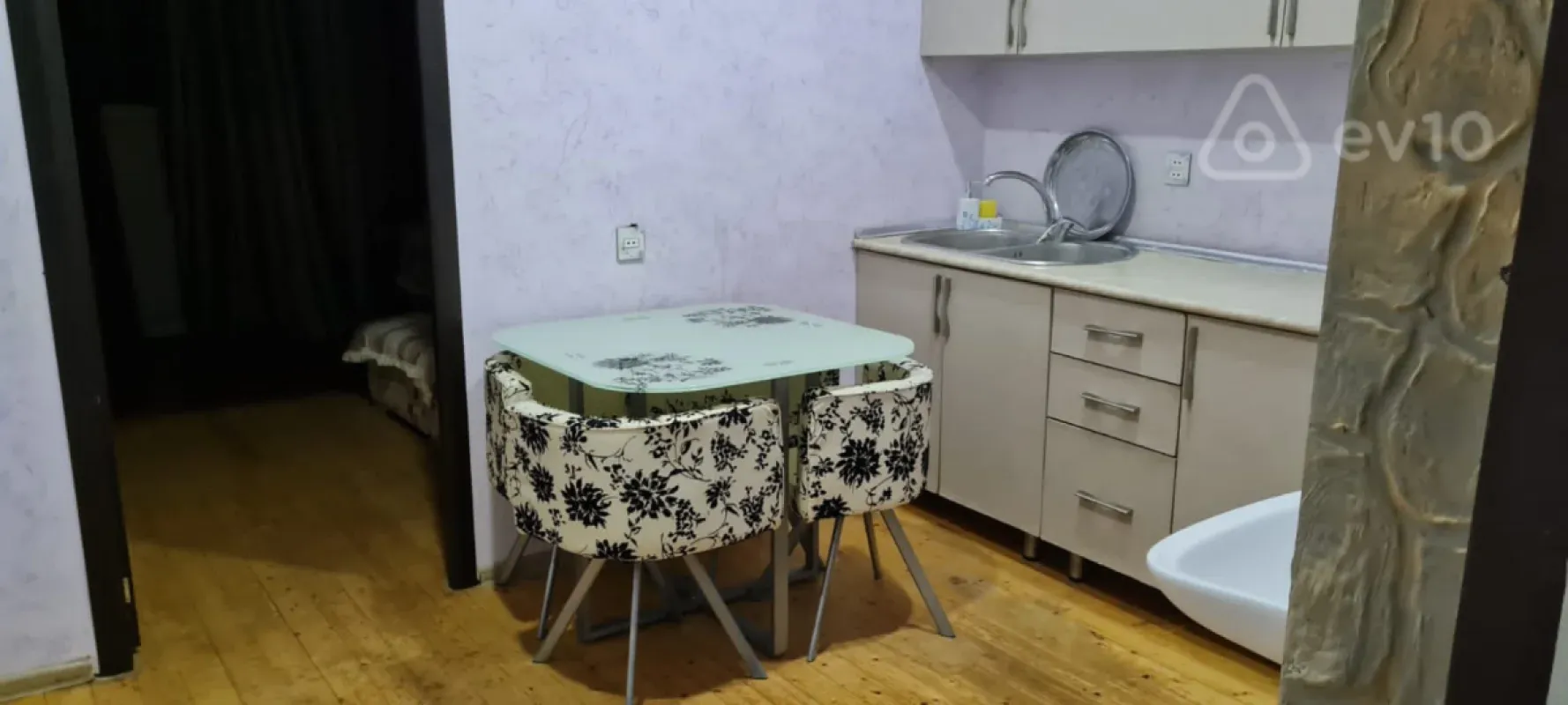 Kirayə verilir 2 otaqlı köhnə tikili 45 m²