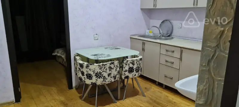 Kirayə verilir 2 otaqlı köhnə tikili 45 m²