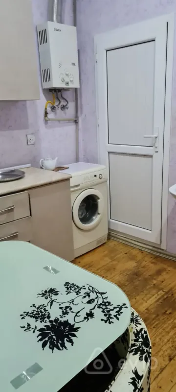 Kirayə verilir 2 otaqlı köhnə tikili 45 m²