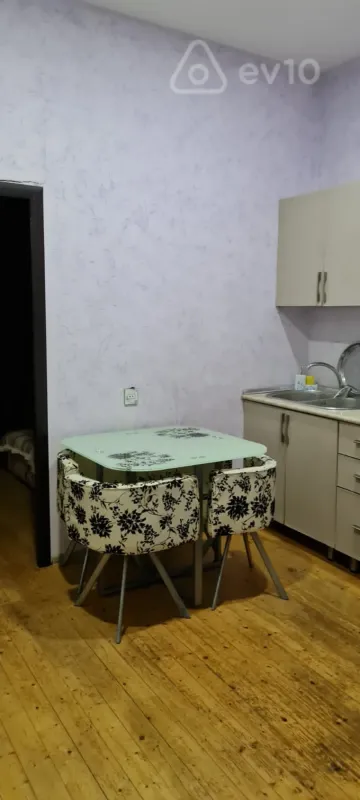 Kirayə verilir 2 otaqlı köhnə tikili 45 m²