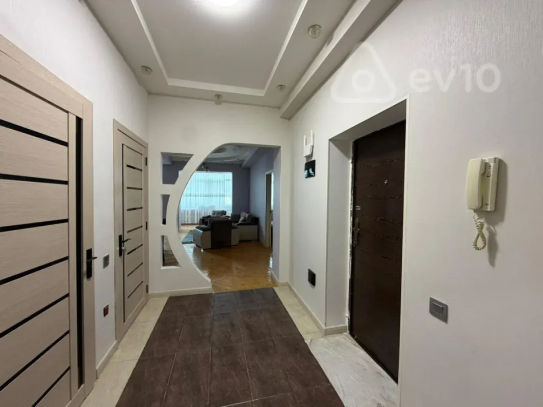Kirayə verilir 3 otaqlı yeni tikili 120 m²