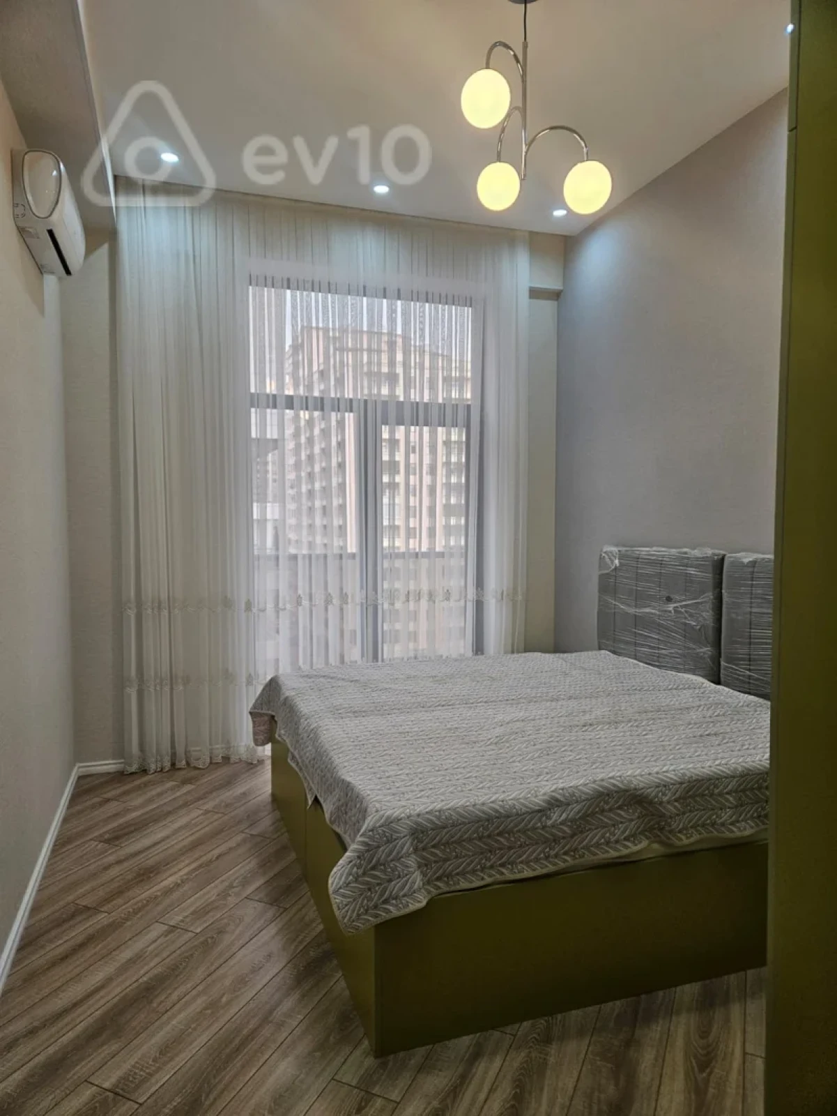 Kirayə verilir 3 otaqlı yeni tikili 142 m²