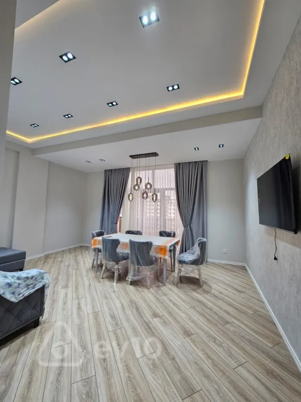 Kirayə verilir 3 otaqlı yeni tikili 142 m²