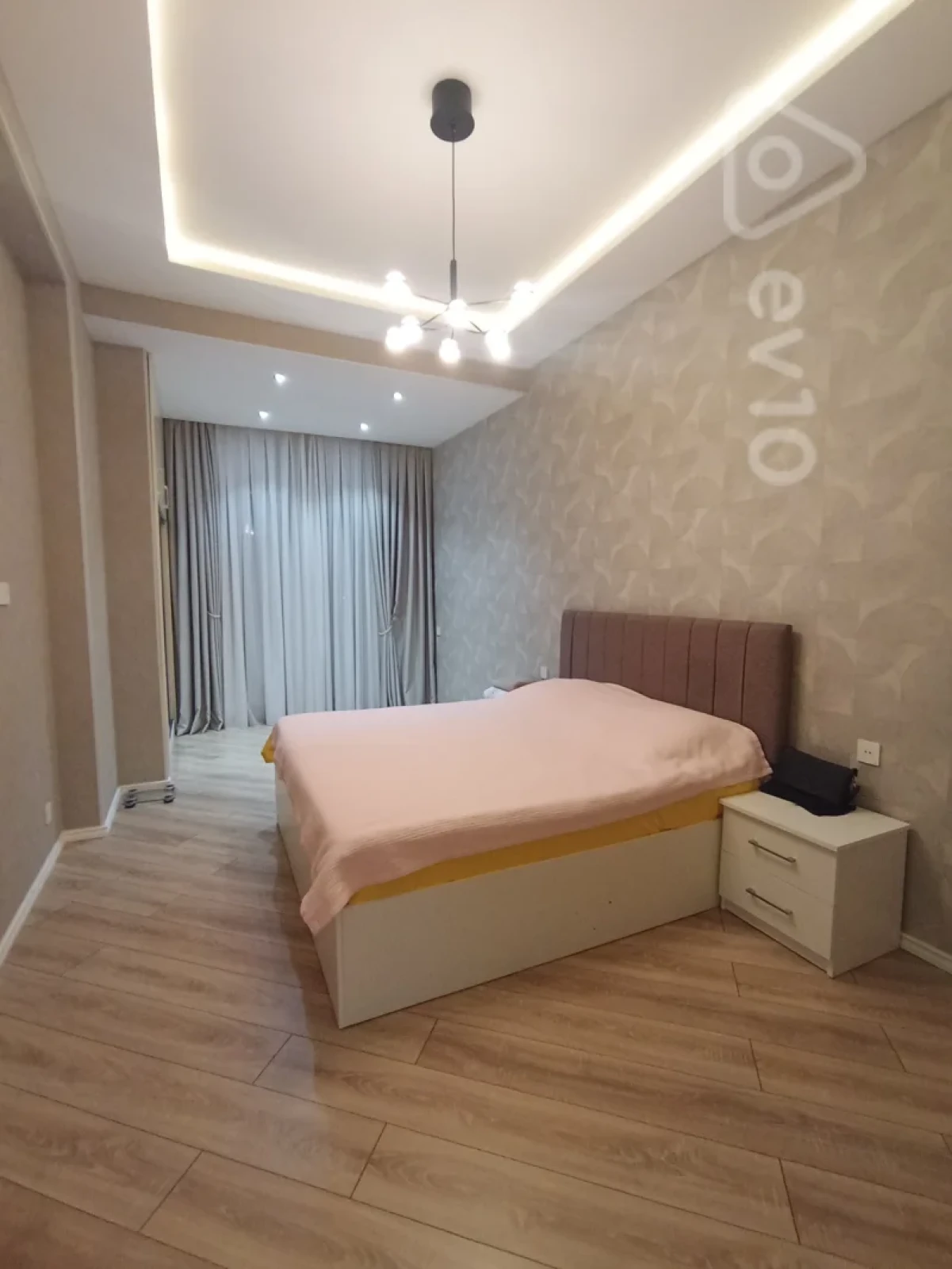Kirayə verilir 3 otaqlı yeni tikili 142 m²