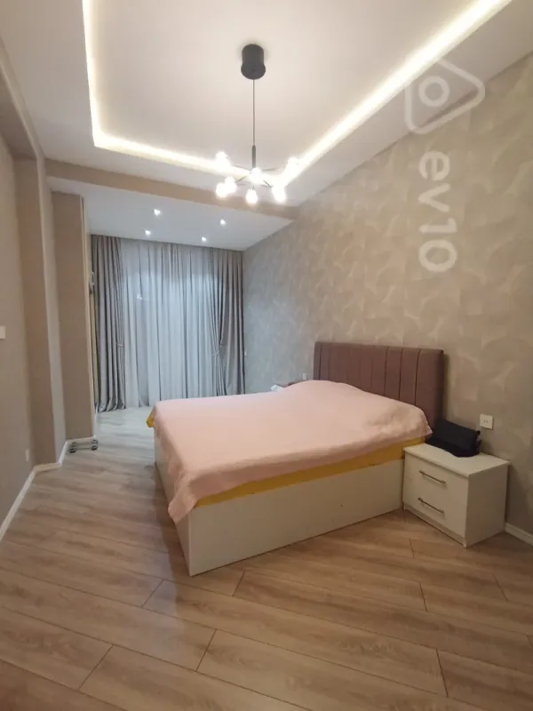 Kirayə verilir 3 otaqlı yeni tikili 142 m²