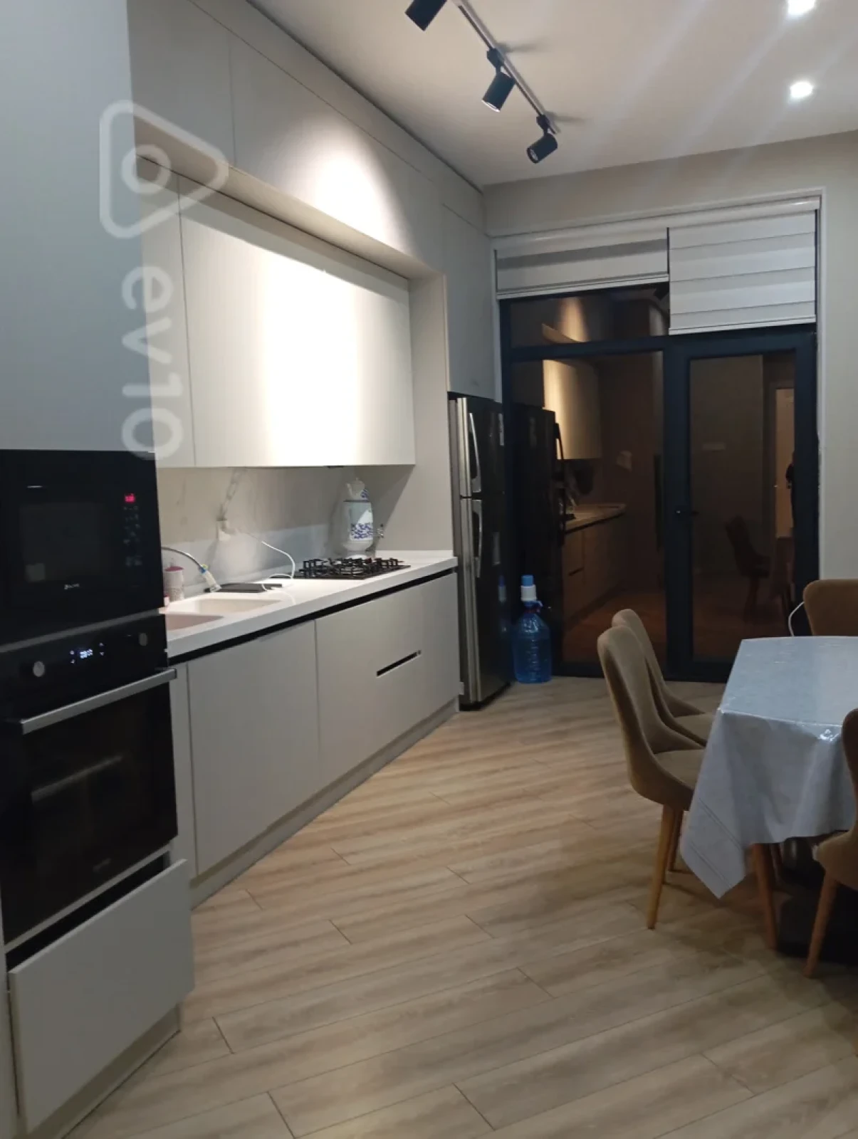 Kirayə verilir 3 otaqlı yeni tikili 142 m²