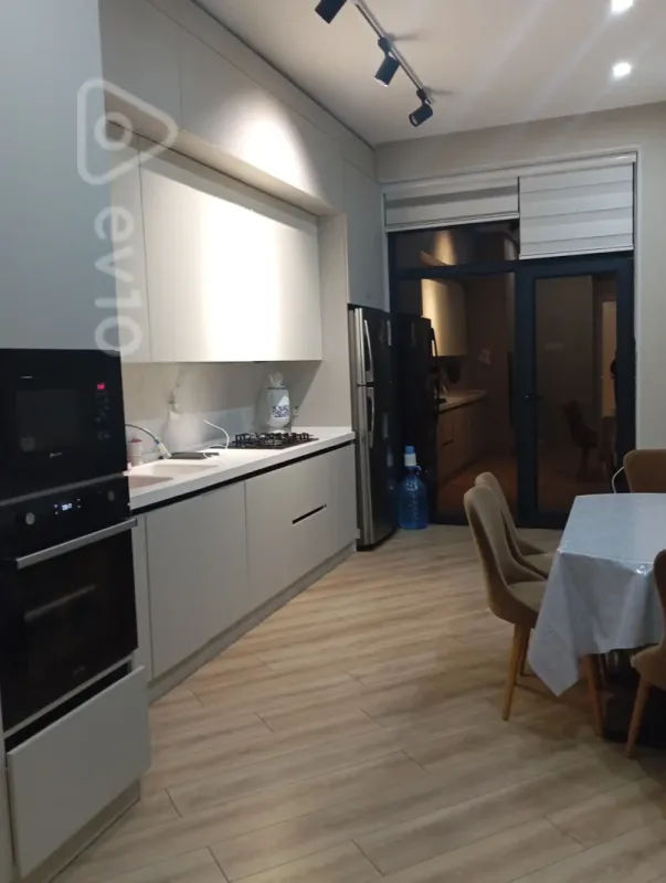Kirayə verilir 3 otaqlı yeni tikili 142 m²