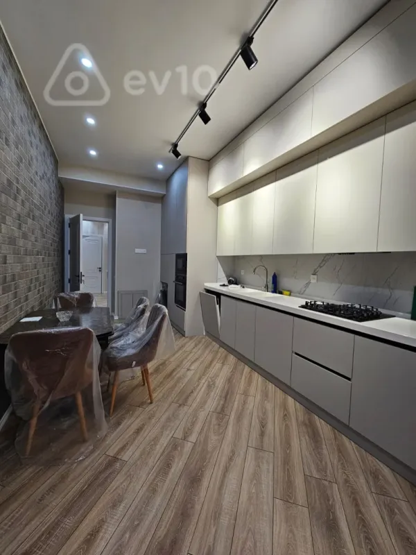 Kirayə verilir 3 otaqlı yeni tikili 142 m²