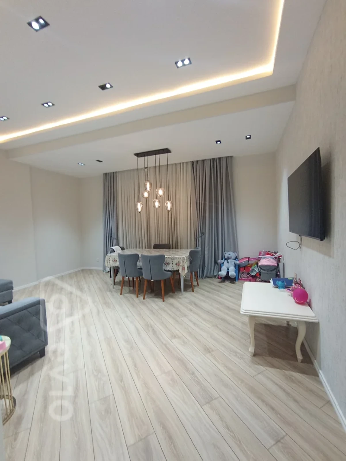 Kirayə verilir 3 otaqlı yeni tikili 142 m²