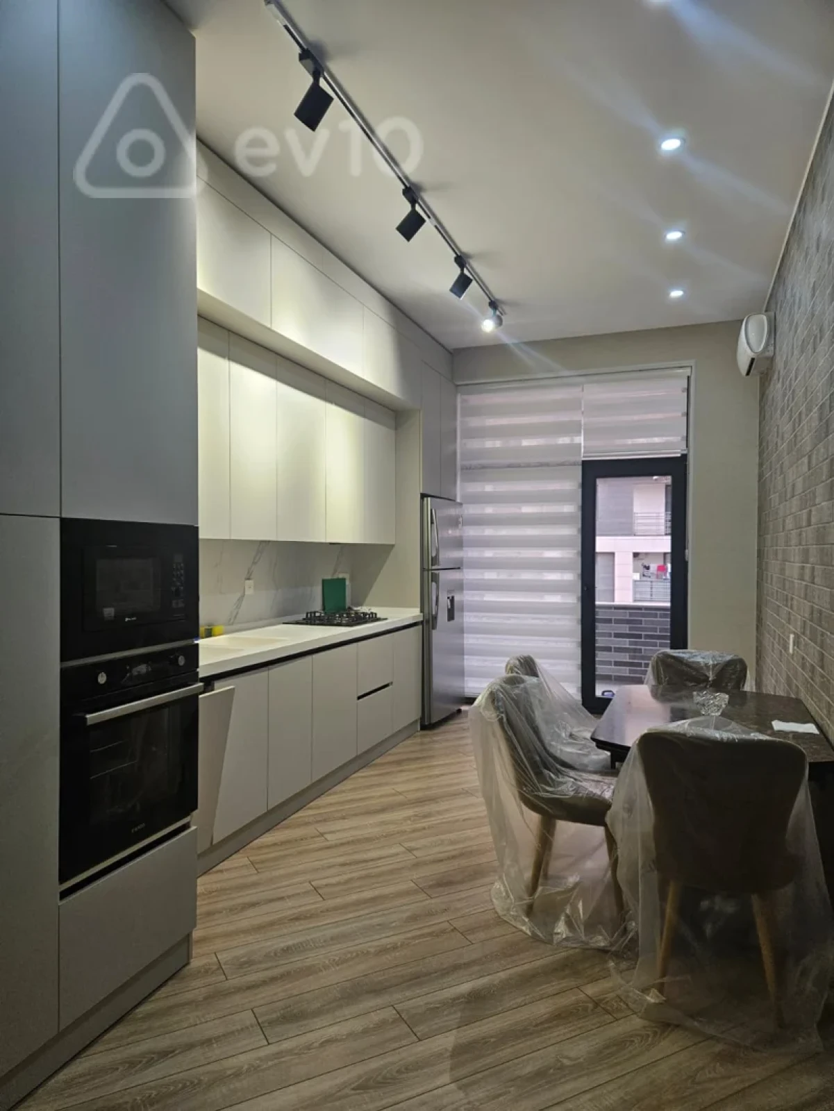 Kirayə verilir 3 otaqlı yeni tikili 142 m²