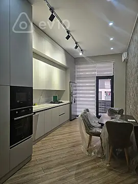 Kirayə verilir 3 otaqlı yeni tikili 142 m²