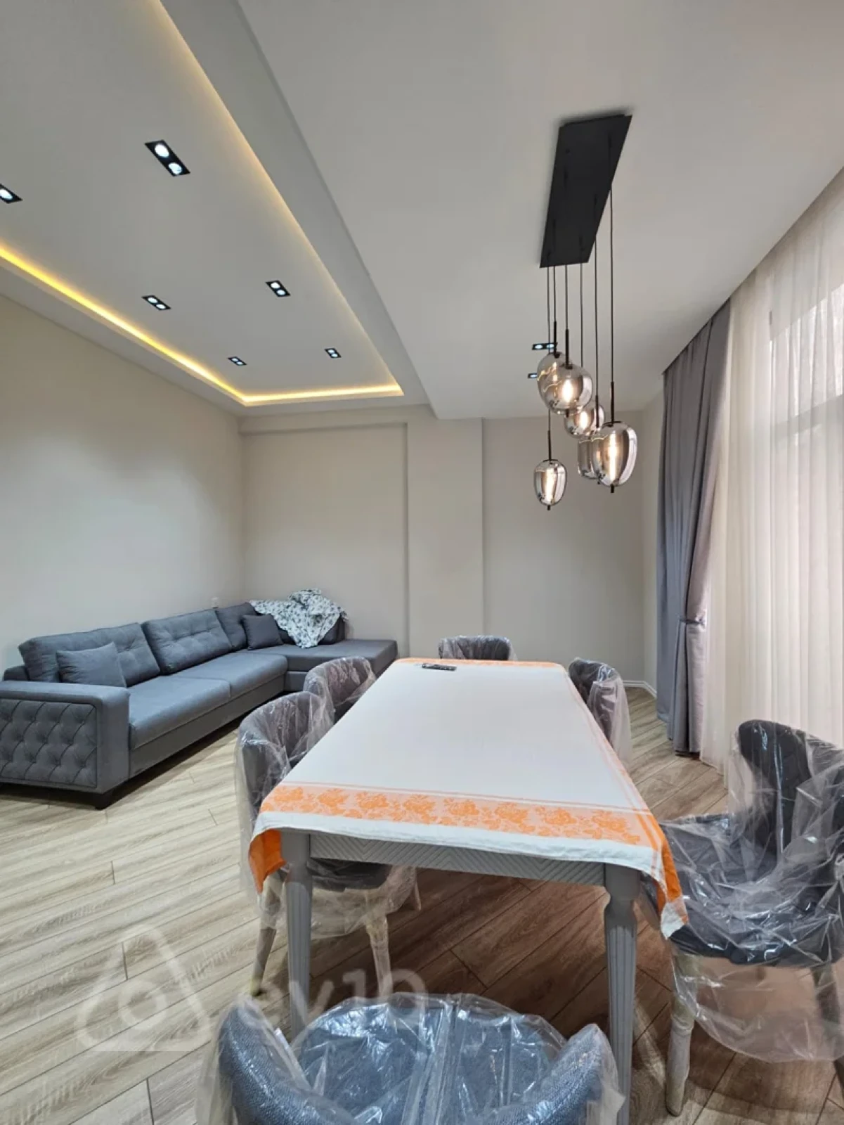 Kirayə verilir 3 otaqlı yeni tikili 142 m²