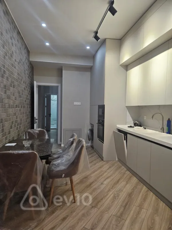 Kirayə verilir 3 otaqlı yeni tikili 142 m²