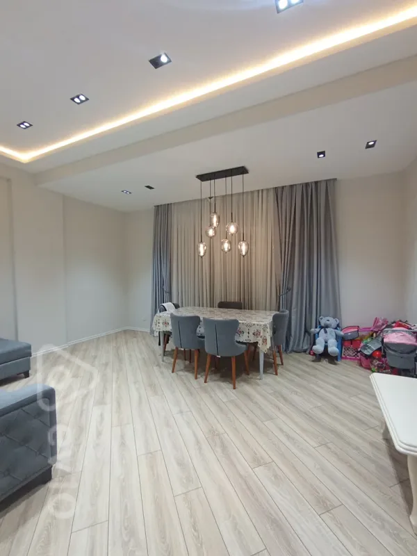 Kirayə verilir 3 otaqlı yeni tikili 142 m²