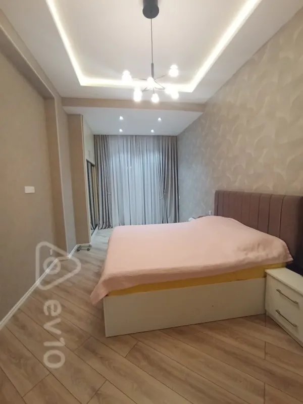 Kirayə verilir 3 otaqlı yeni tikili 142 m²