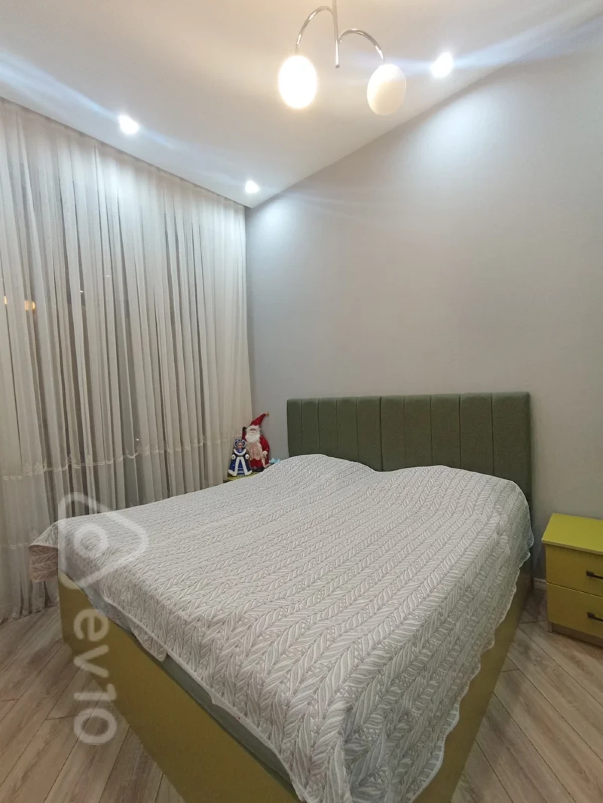 Kirayə verilir 3 otaqlı yeni tikili 142 m²