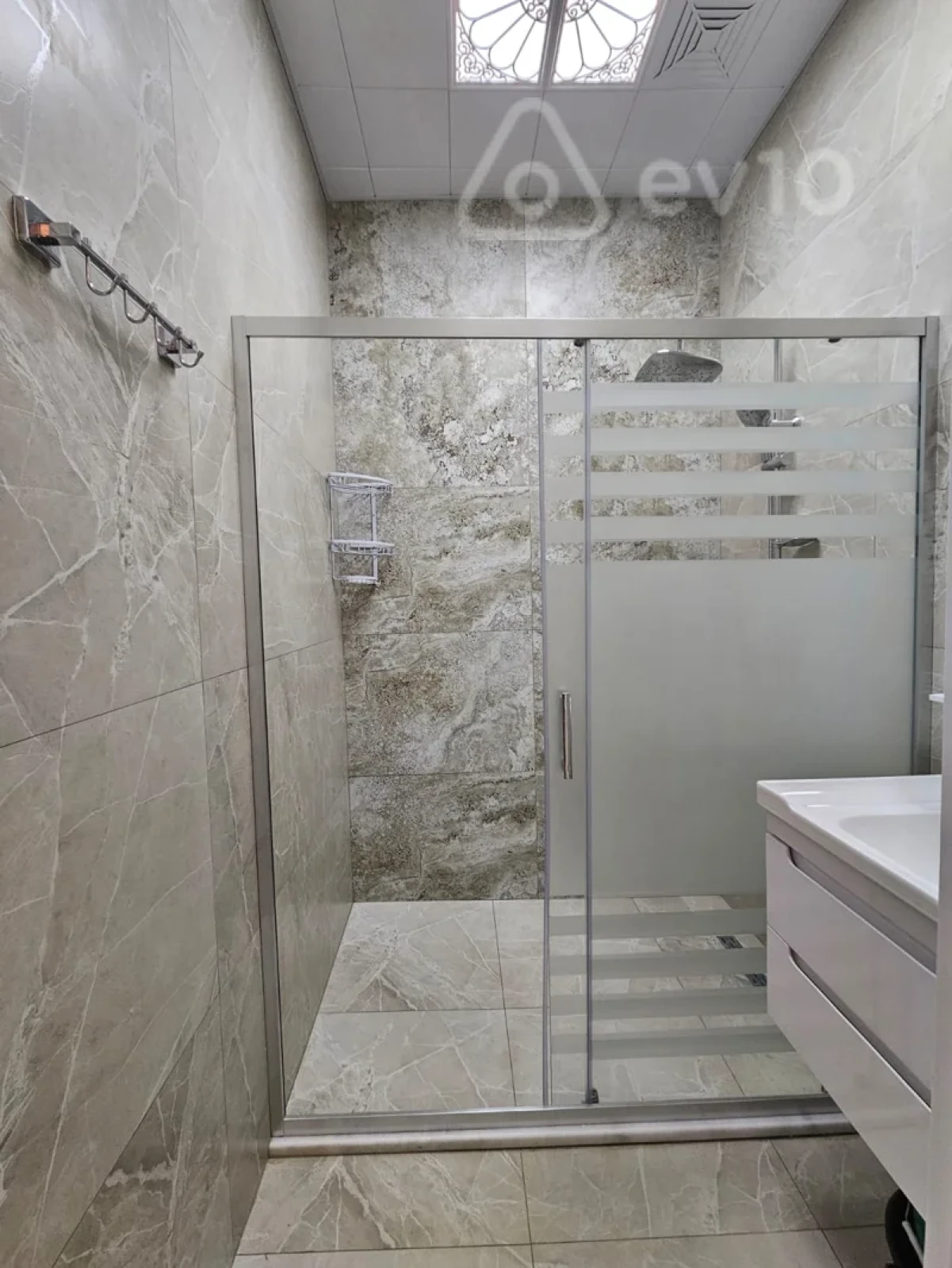 Kirayə verilir 3 otaqlı yeni tikili 142 m²