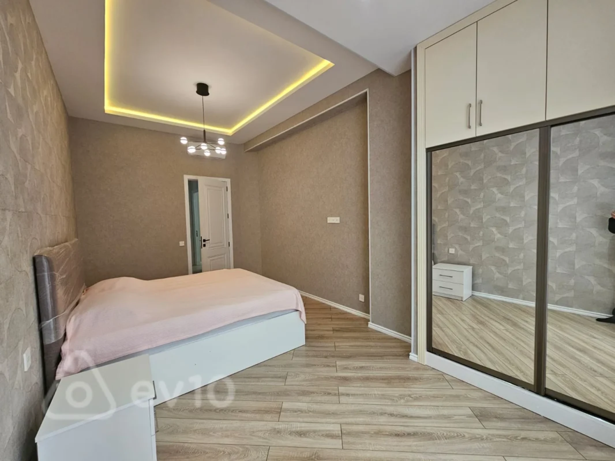 Kirayə verilir 3 otaqlı yeni tikili 142 m²