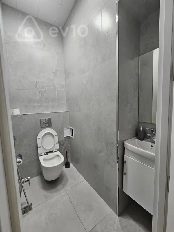 Kirayə verilir 3 otaqlı yeni tikili 142 m²