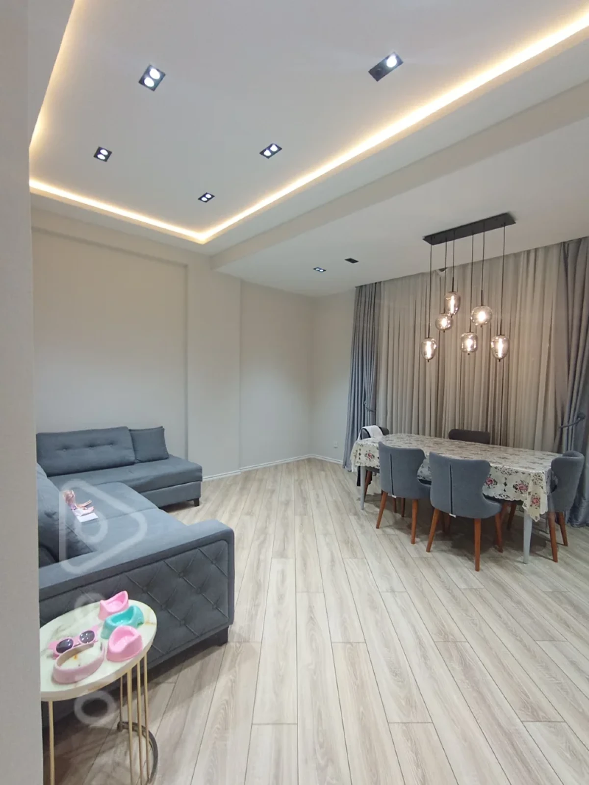 Kirayə verilir 3 otaqlı yeni tikili 142 m²