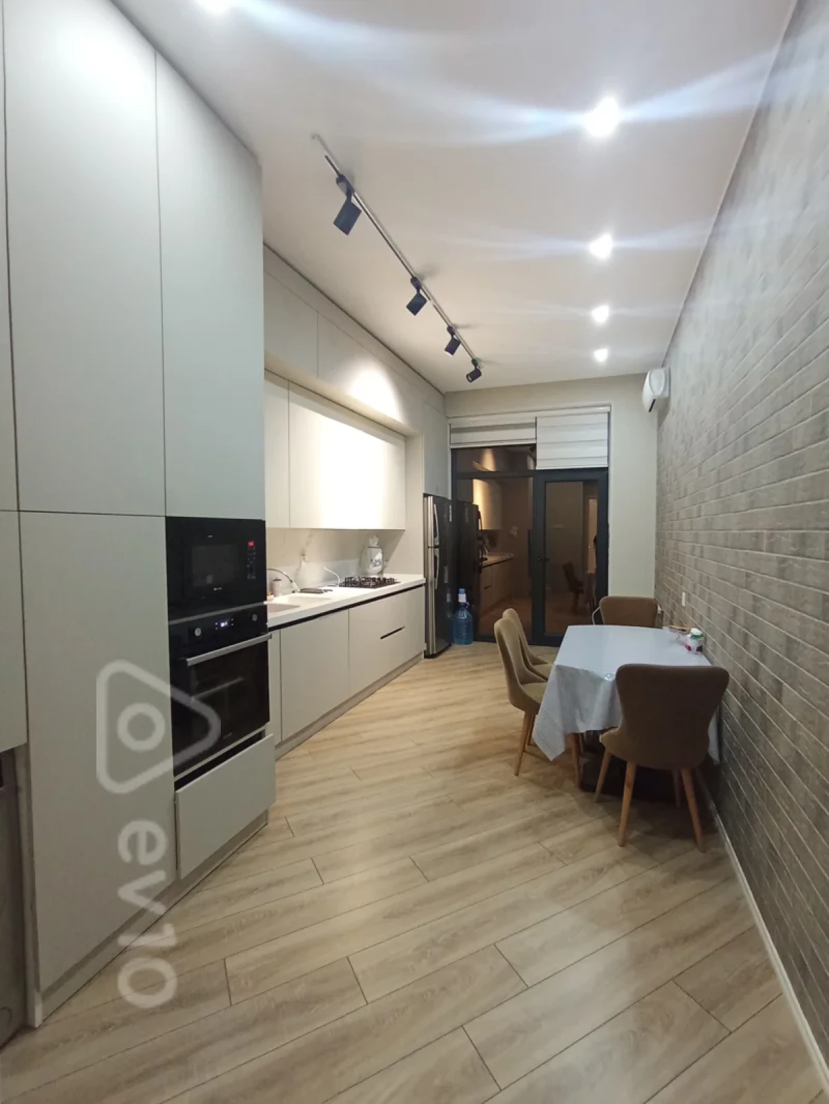 Kirayə verilir 3 otaqlı yeni tikili 142 m²