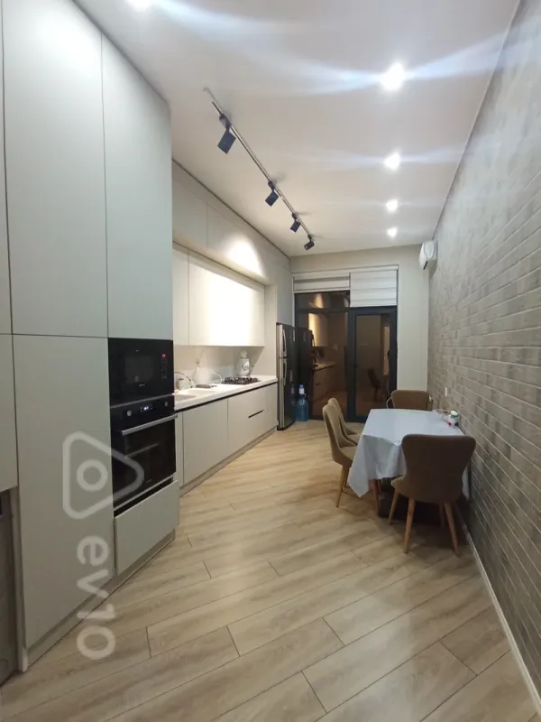 Kirayə verilir 3 otaqlı yeni tikili 142 m²