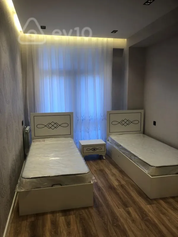 Kirayə verilir 3 otaqlı yeni tikili 95 m²