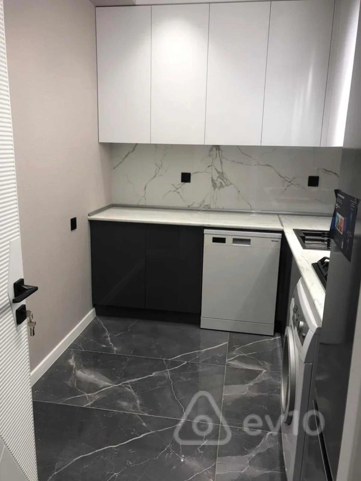 Kirayə verilir 3 otaqlı yeni tikili 95 m²