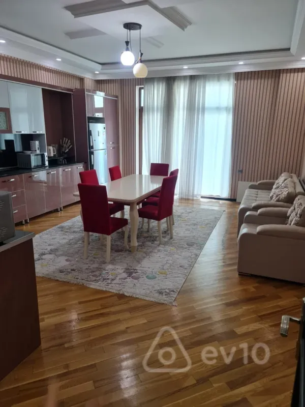 Kirayə verilir 4 otaqlı yeni tikili 230 m²