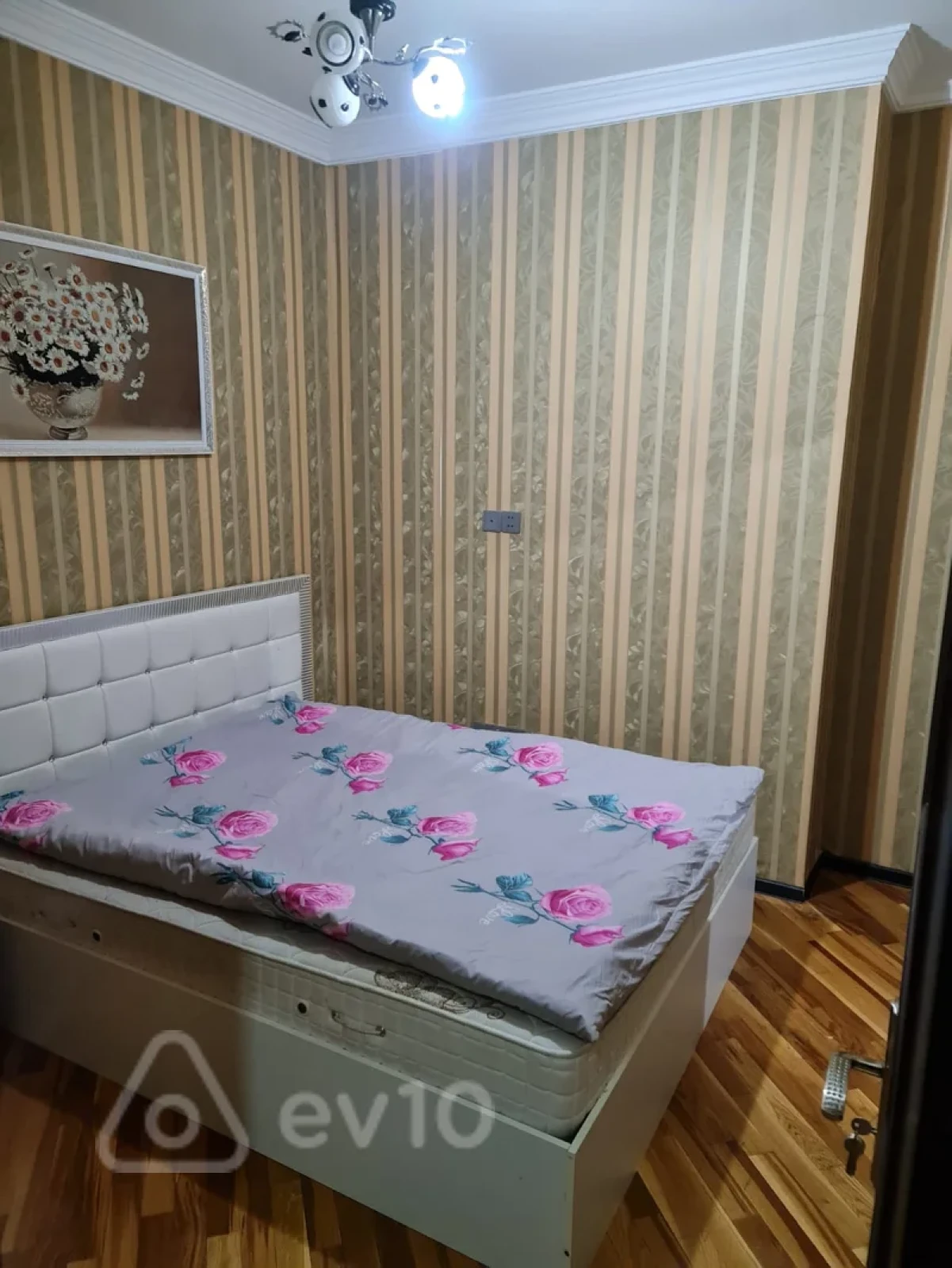 Kirayə verilir 4 otaqlı yeni tikili 230 m²