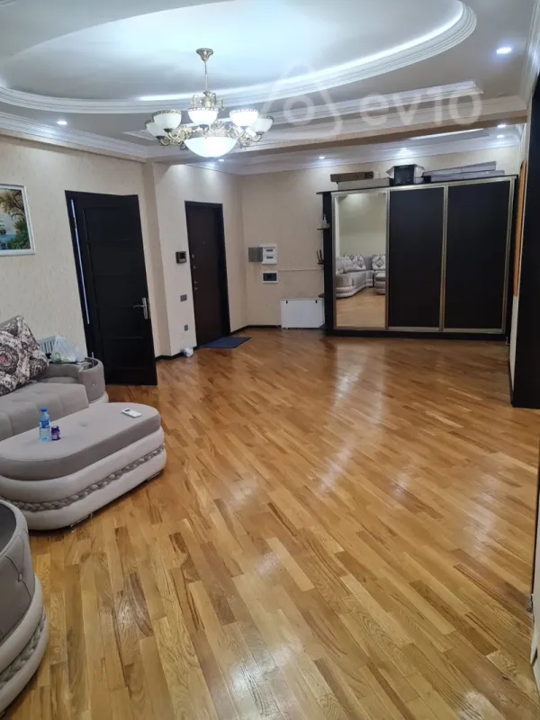 Kirayə verilir 4 otaqlı yeni tikili 230 m²