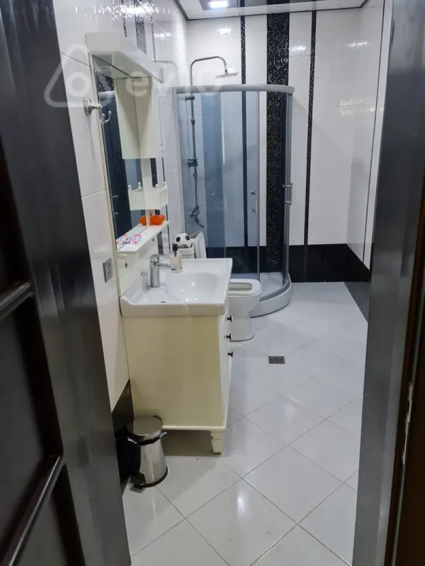 Kirayə verilir 4 otaqlı yeni tikili 230 m²