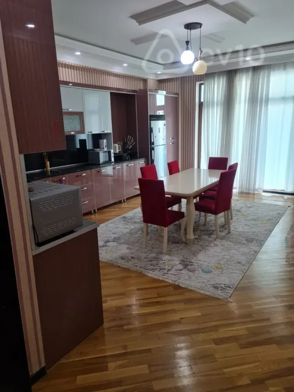 Kirayə verilir 4 otaqlı yeni tikili 230 m²