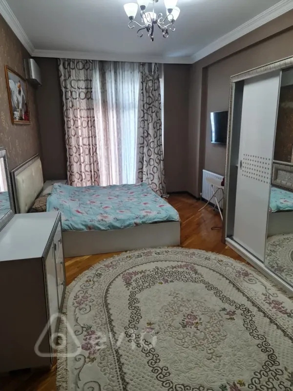 Kirayə verilir 4 otaqlı yeni tikili 230 m²