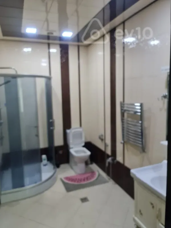 Kirayə verilir 4 otaqlı yeni tikili 230 m²