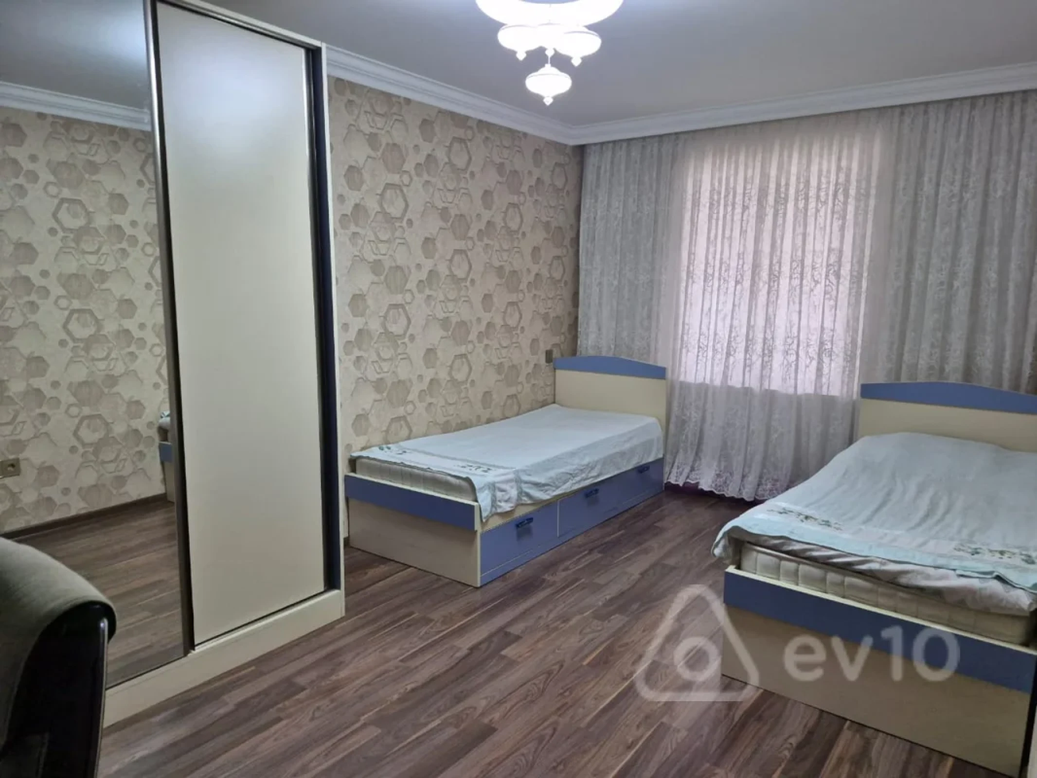 Satılır 3 otaqlı köhnə tikili 63 m²