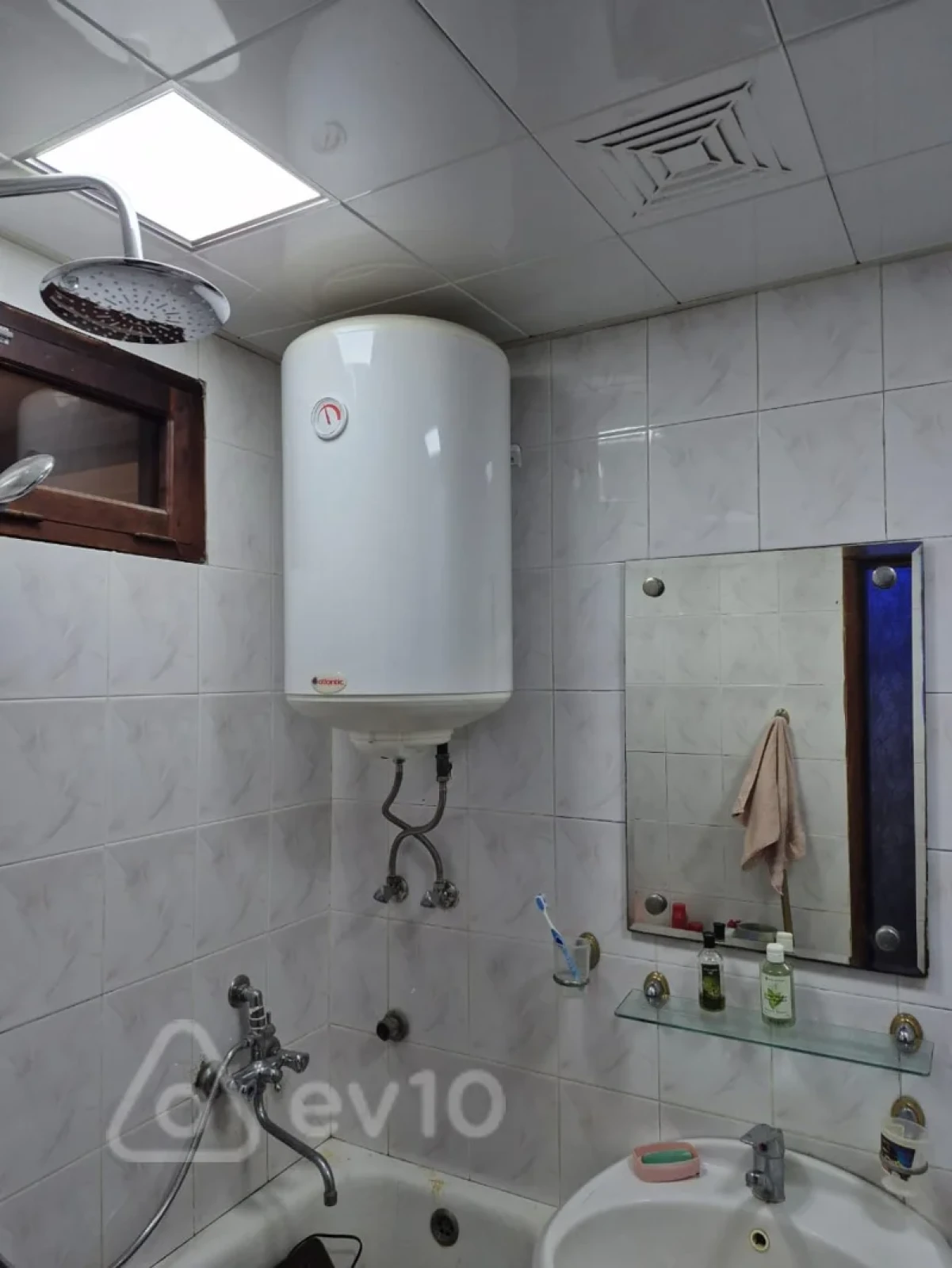 Satılır 3 otaqlı köhnə tikili 63 m²