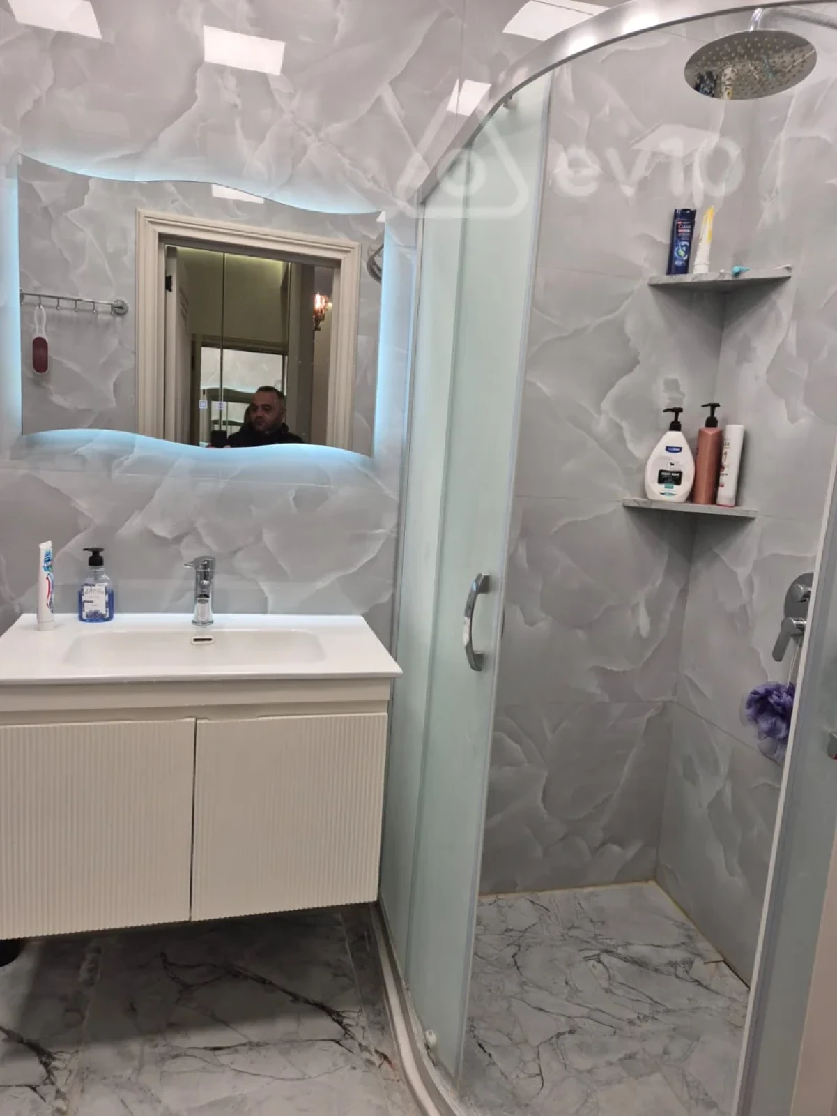 Kirayə verilir 2 otaqlı yeni tikili 75 m²