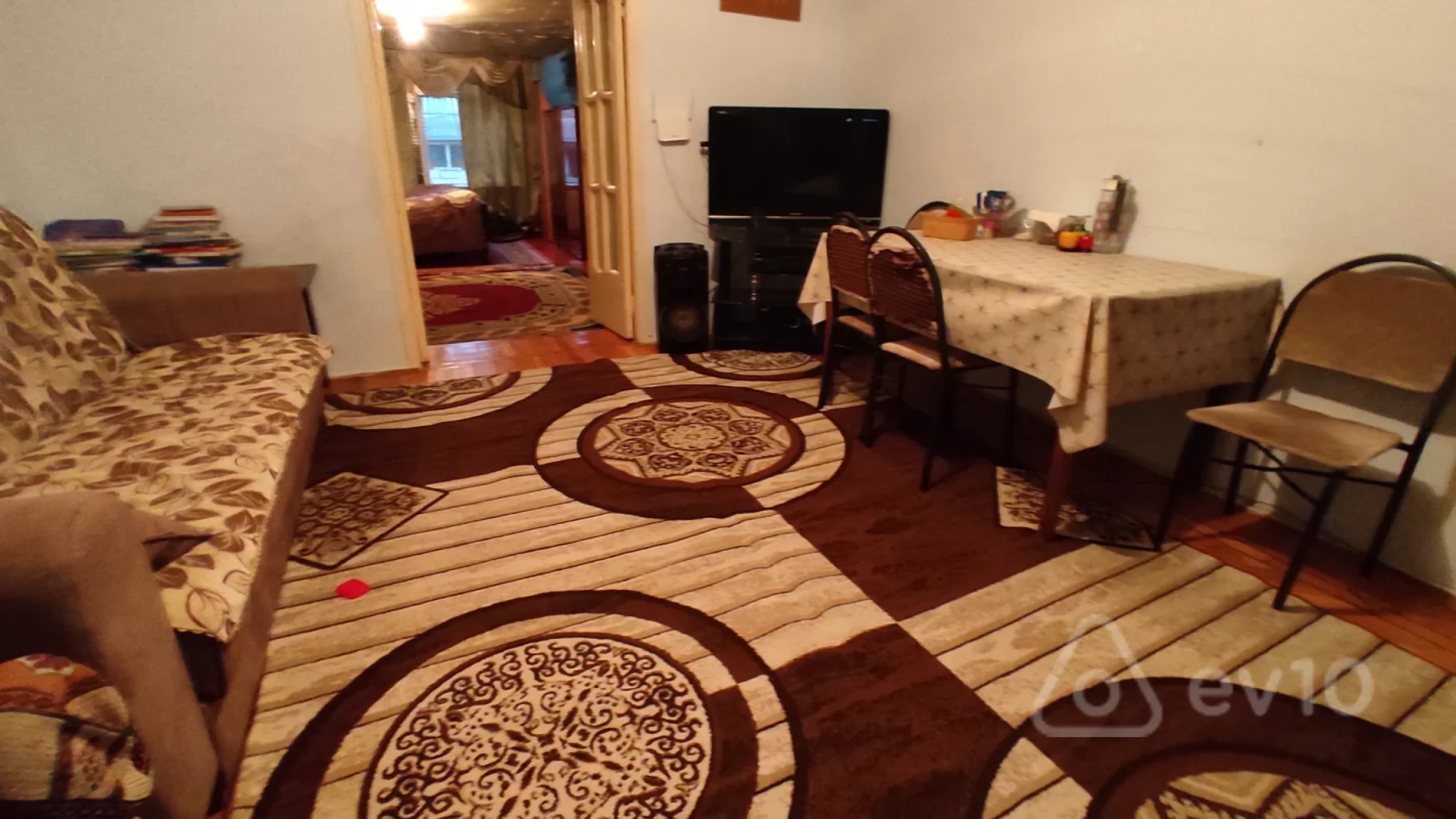 Satılır 2 otaqlı köhnə tikili 50 m²