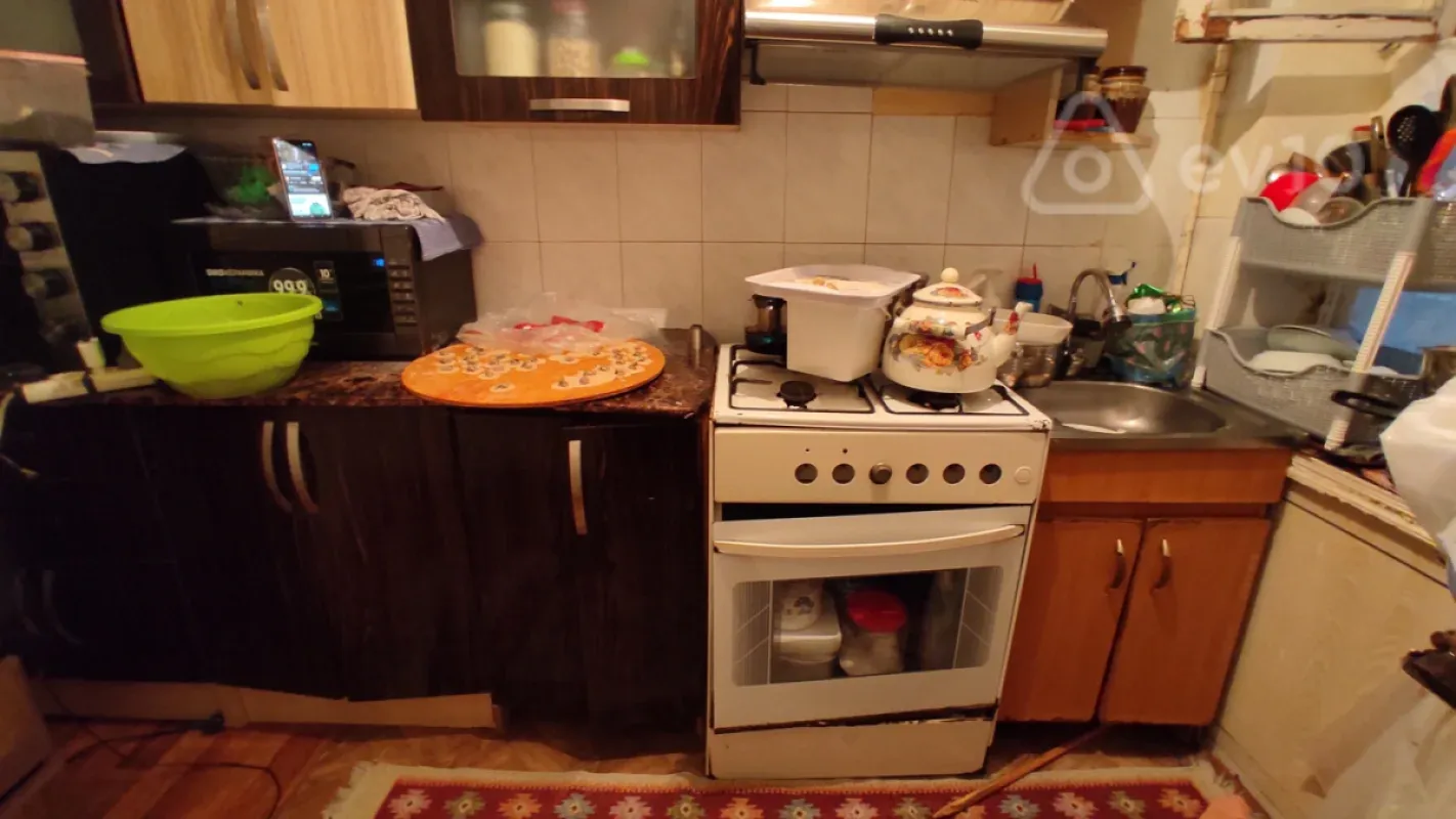 Satılır 2 otaqlı köhnə tikili 50 m²