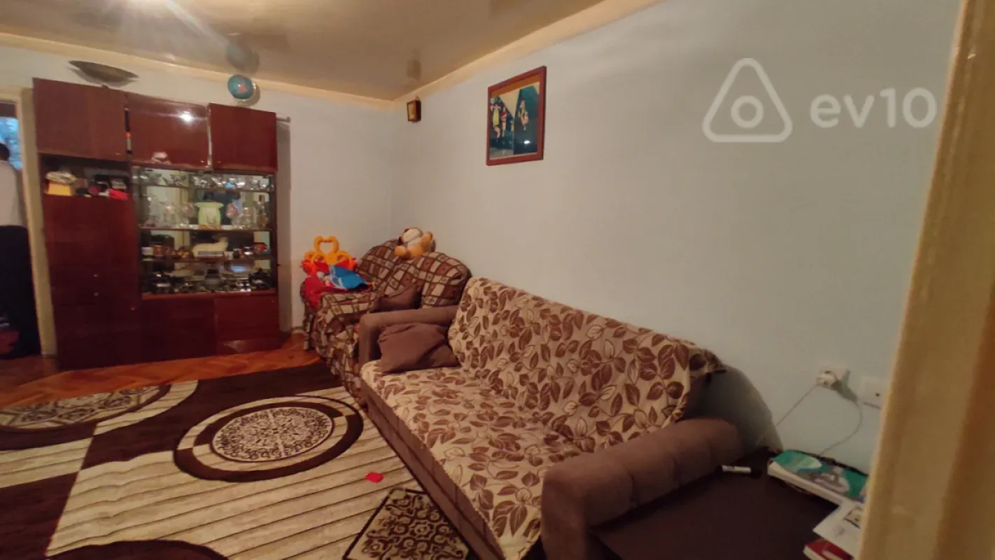 Satılır 2 otaqlı köhnə tikili 50 m²