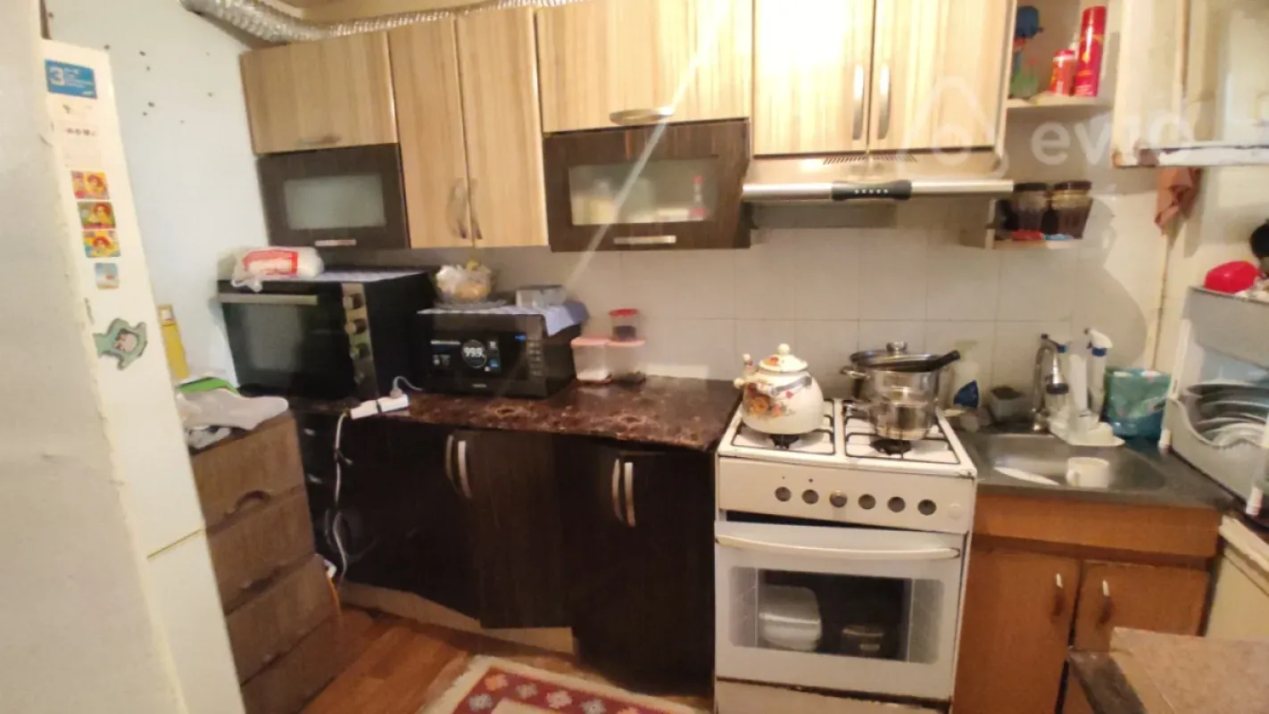 Satılır 2 otaqlı köhnə tikili 50 m²