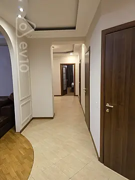 Kirayə verilir 4 otaqlı yeni tikili 140 m²